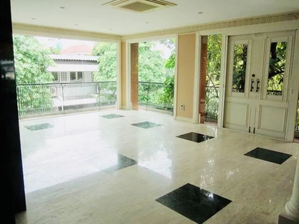 บ้านเดี่ยวหรู พร้อมสระว่ายน้ำส่วนตัว ซอยเอกมัย Single house with private pool in Soi Ekamai