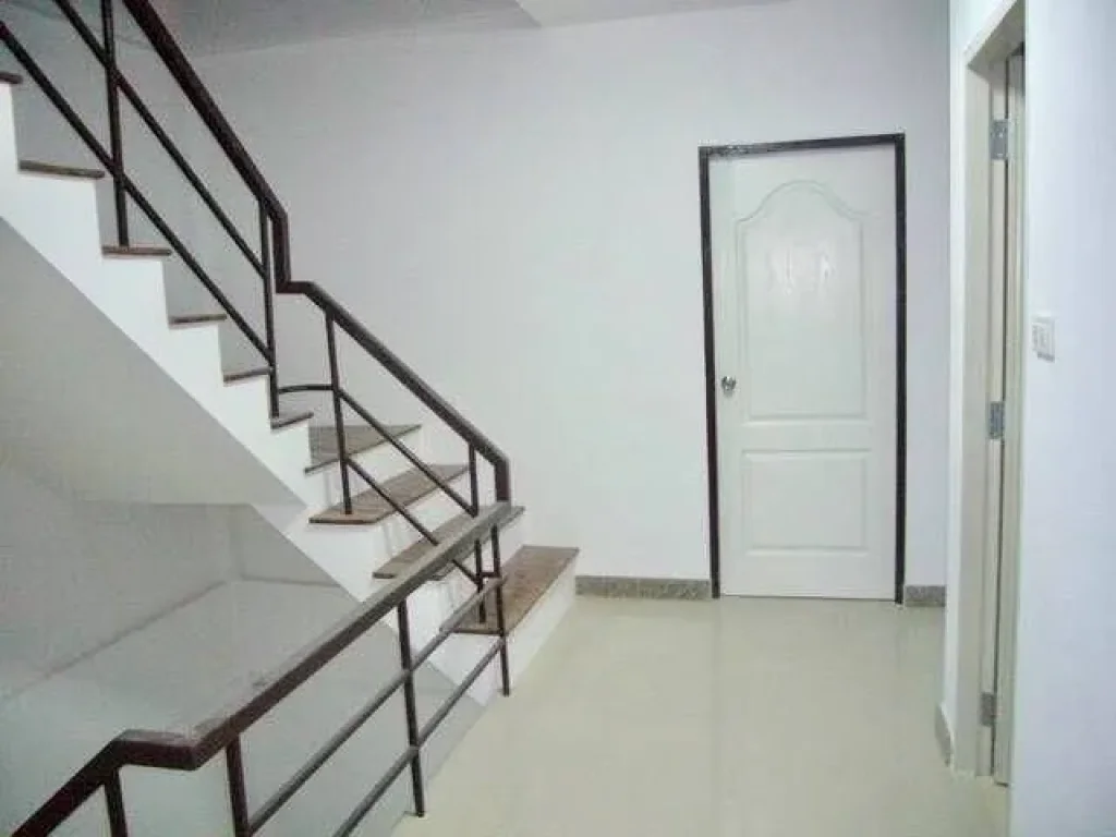 ทาวน์เฮ้าส์ขนาดใหญ่ 4 ห้องนอน แถวซอยพัฒนาการ 30 For Rent Townhouse 4 Bedrooms Area Pattanakarn 30