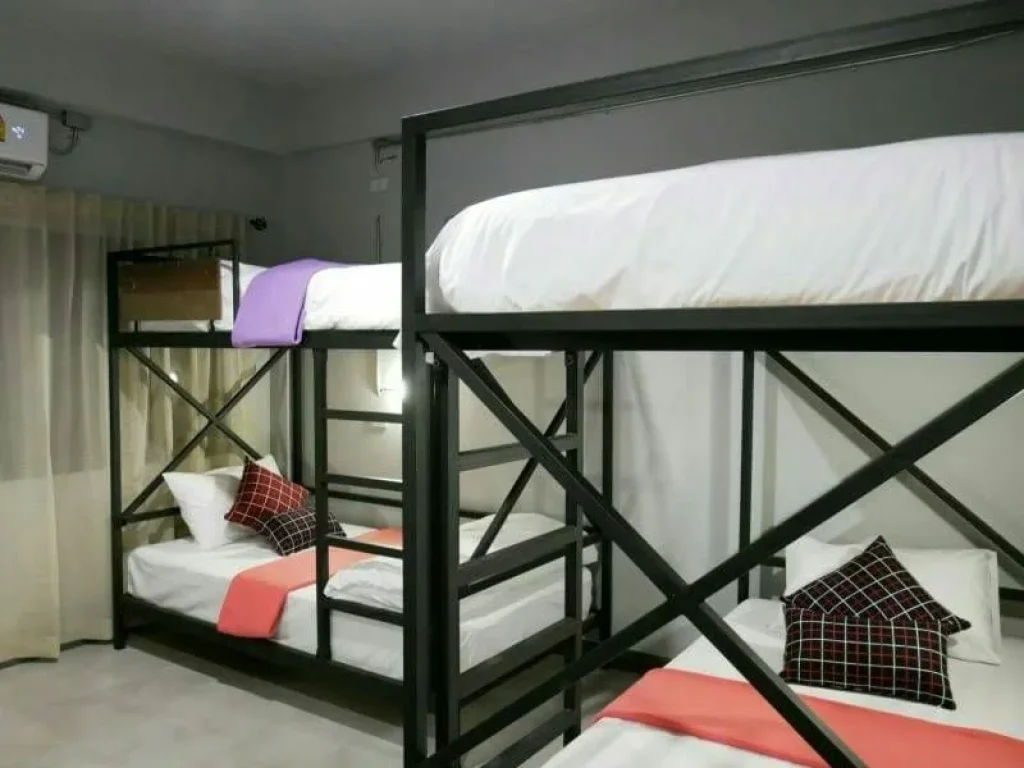 Hostel เปิดใหม่เป็นอาคารพานิชย์ 5 ชั้น ตัวอาคารโปร่งโล่งอากาศถ่ายเทได้ดีจากช่องแสง ตั้งแต่ชั้น1จนถึงชั้น5 ปลอดภัยด้วยระบบคีย์การ์ดในการเข้าออกอาคาร