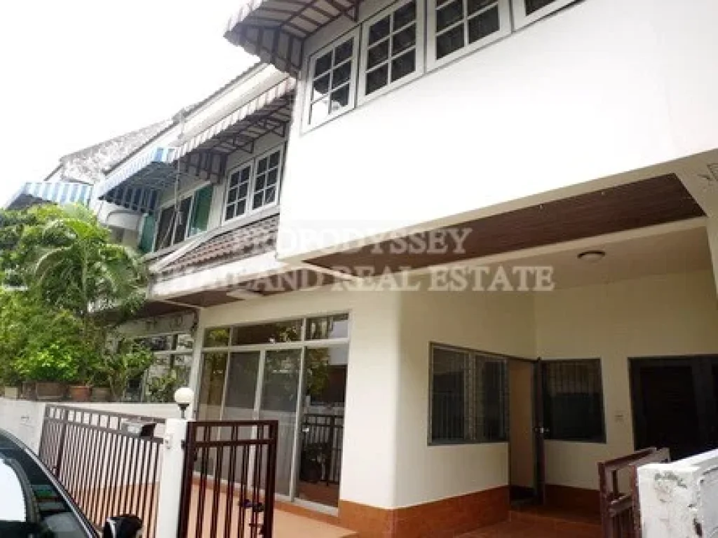 ขายทาวเฮ้าส์ 3 ห้องนอน ทำเล ทองหล่อ  3 bedrooms townhouse for sale at Thonglor