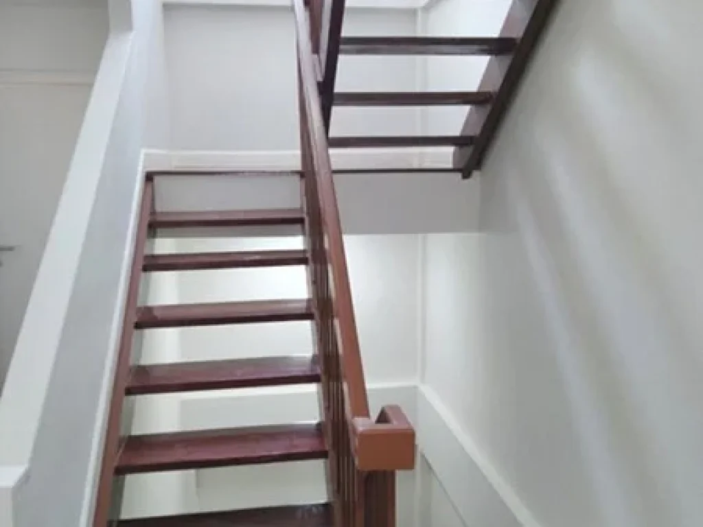 Townhouse 3 ชั้น เรโนเวทใหม่กิ๊ก สุขุมวิทซอย3 Newly and Just Renovated 3 Storey Townhouse