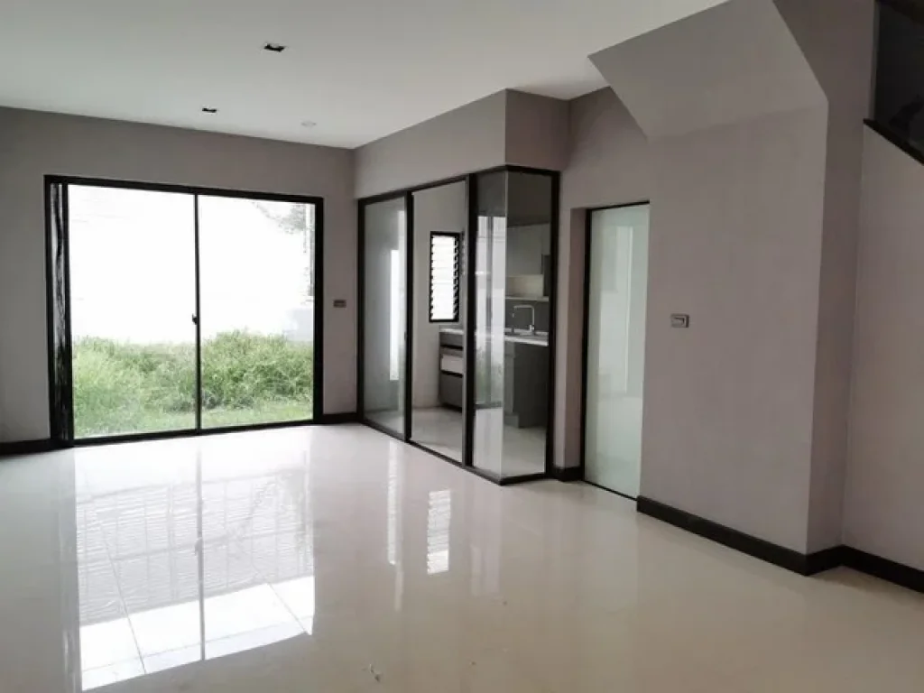 Town house for rent The Landmark Ekamai - Ramindra Area of 180 sqm land 25 sqm 3 bed 3 bath