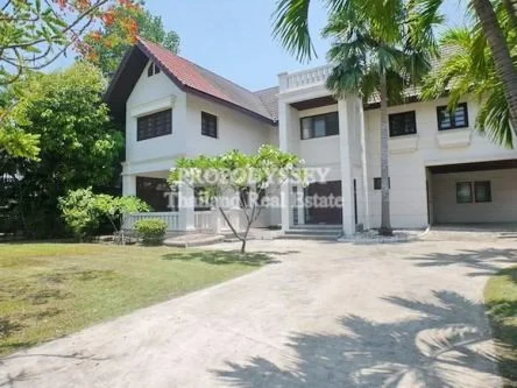 House with yard in the secure compound on Bangna Road