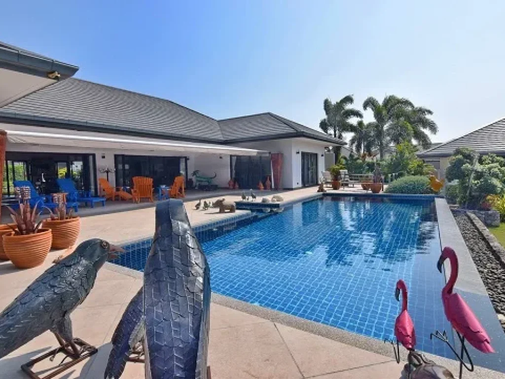 ขายบ้านเดี่ยววิลล่าหรู LARGE LUXURY VILLA WITH DISTANT VIEWS ดีไซน์สวยคุณภาพ