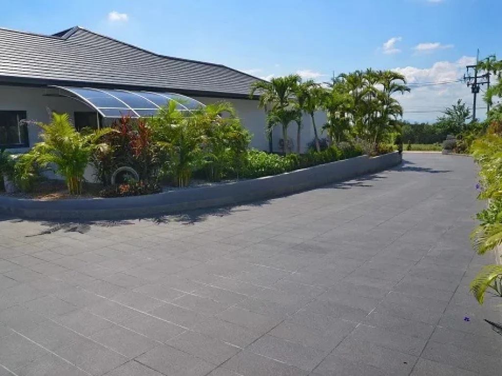 ขายบ้านเดี่ยววิลล่าหรู LARGE LUXURY VILLA WITH DISTANT VIEWS ดีไซน์สวยคุณภาพ