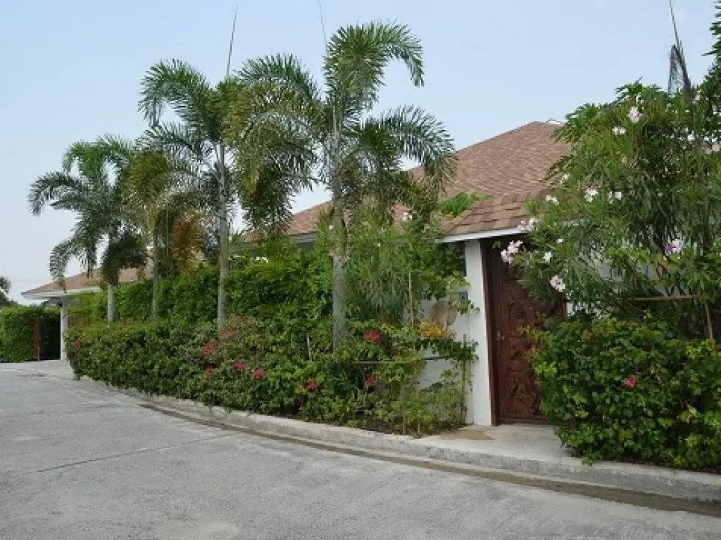 ขายบ้านเดี่ยว WELL-KEPT GARDEN AND POOL VILLA โปร่งสบาย บรรยากาศดี