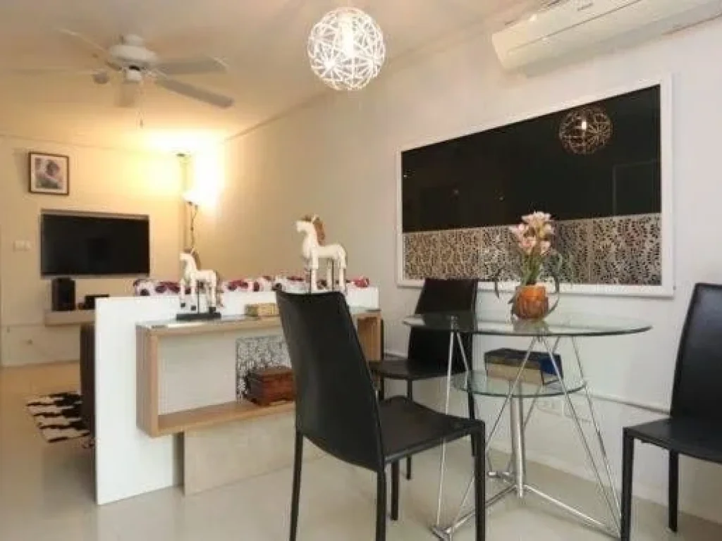 Quick Rent Great location 1 bed condo 1-2 mins from Kad Suan Kaew a few minutes walk to Nimmanhaemin Rd a quick to walk to Maya Plaza or the old t