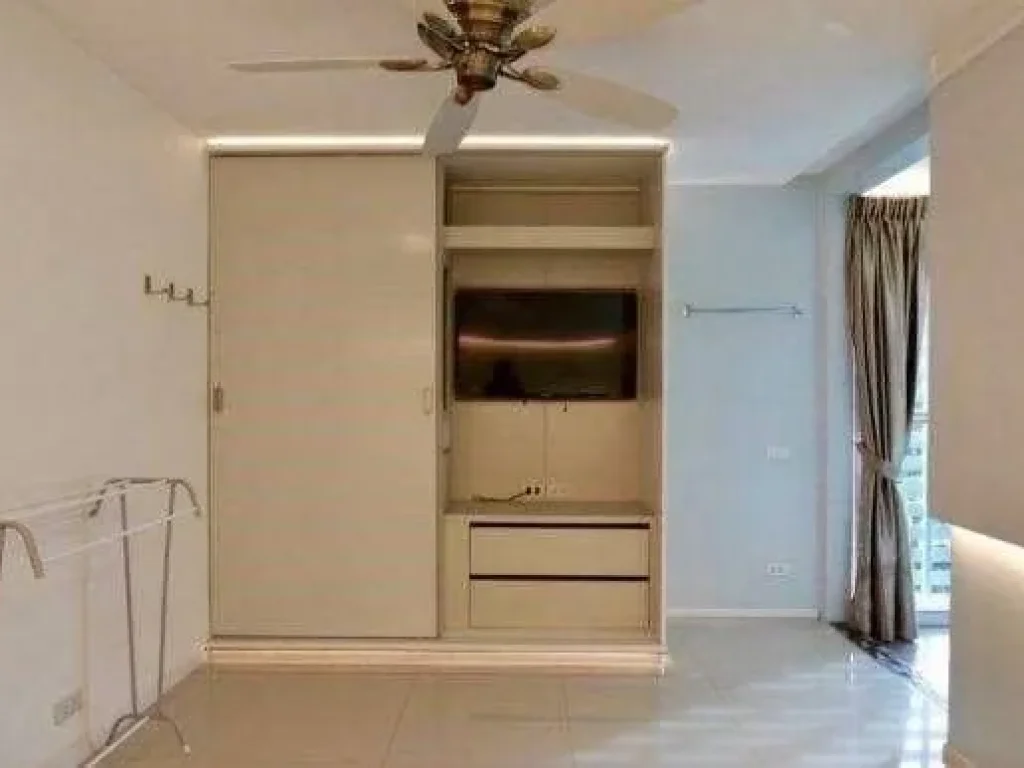 For rent 1 bedroom condo on Huay Kaew Road walking distance to old city Kad Suan Kaew Maya Mall and Nimmanhemin road 3 kms from Singapore Internat