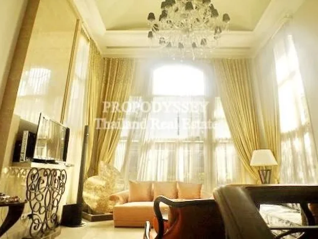 ขายคฤหาสน์ หลังใหญ่ หมู่บ้าน คริสตัล ปาร์ค  Luxury Emomous House for rent at Crystal Park