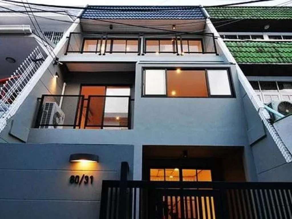 ขายทาวเฮาส์ รีโนเวทใหม่ เอกมัย 22  Newly renovated Townhouse for sale on Ekkamai soi 22