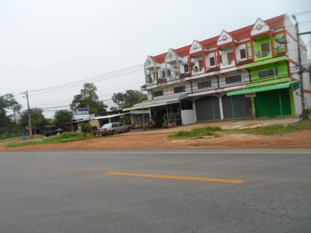 ทีสวยทำเลทองสี่แยกยางตลาาดตรงข้ามร้านเซียงกงทางไปสารคามครับ