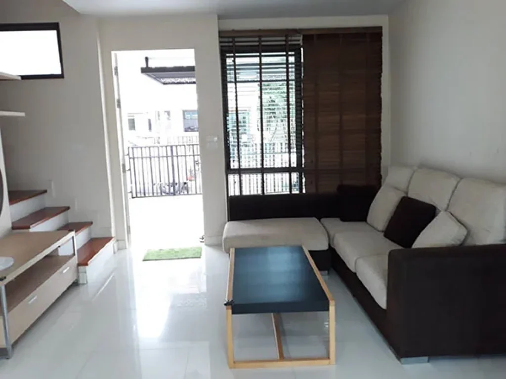 ให้เช่า Townhome 3 ห้องนอน พร้อมเฟอร์ฯ ซอยสุขุมวิท 971 For Rent A 3 Storey Furnished Townhome for Residence at Sukhumvit 971