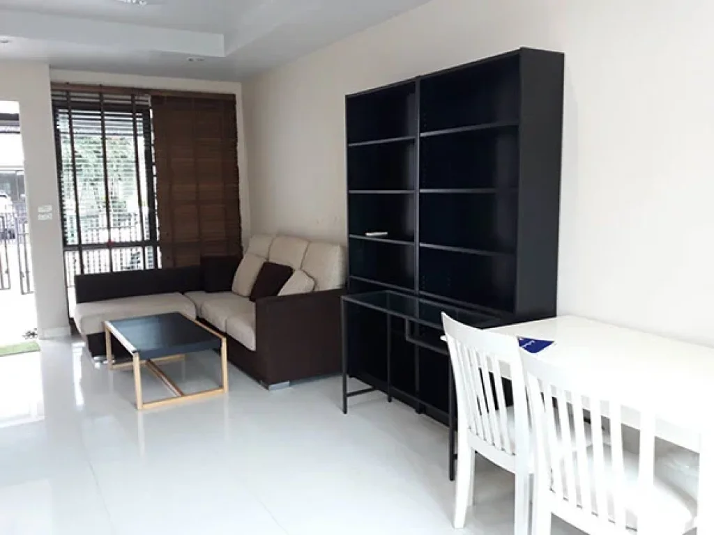 ให้เช่า Townhome 3 ห้องนอน พร้อมเฟอร์ฯ ซอยสุขุมวิท 971 For Rent A 3 Storey Furnished Townhome for Residence at Sukhumvit 971