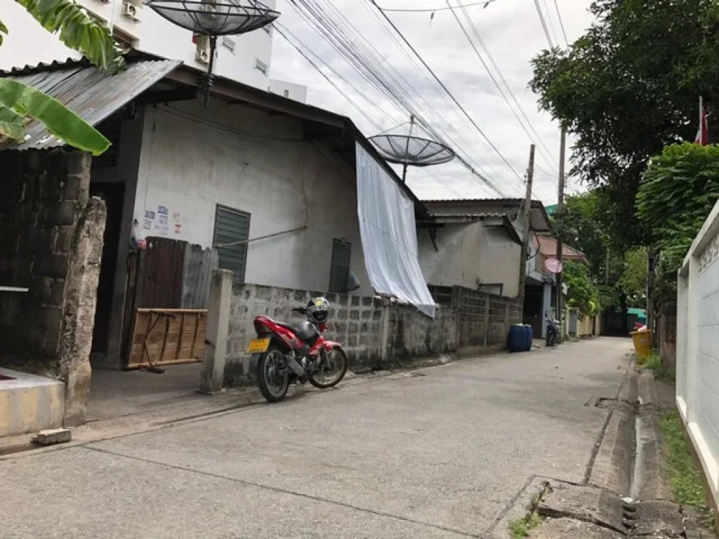 ขาย ที่ดิน ถมแล้ว พร้อมสิ่งปลูกสร้าง ห้องเช่า พหลโยธิน 26 แยก 7 เนื้อที่ 150 ตรว ฟรีโอน