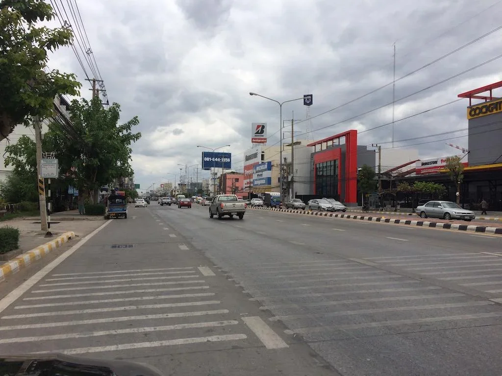 อาคารพาณิชย์ 2ห้องคู่ 3ชั้น ติดถนนมิตรภาพ ใกล้ห้าง ในเมืองโคราช