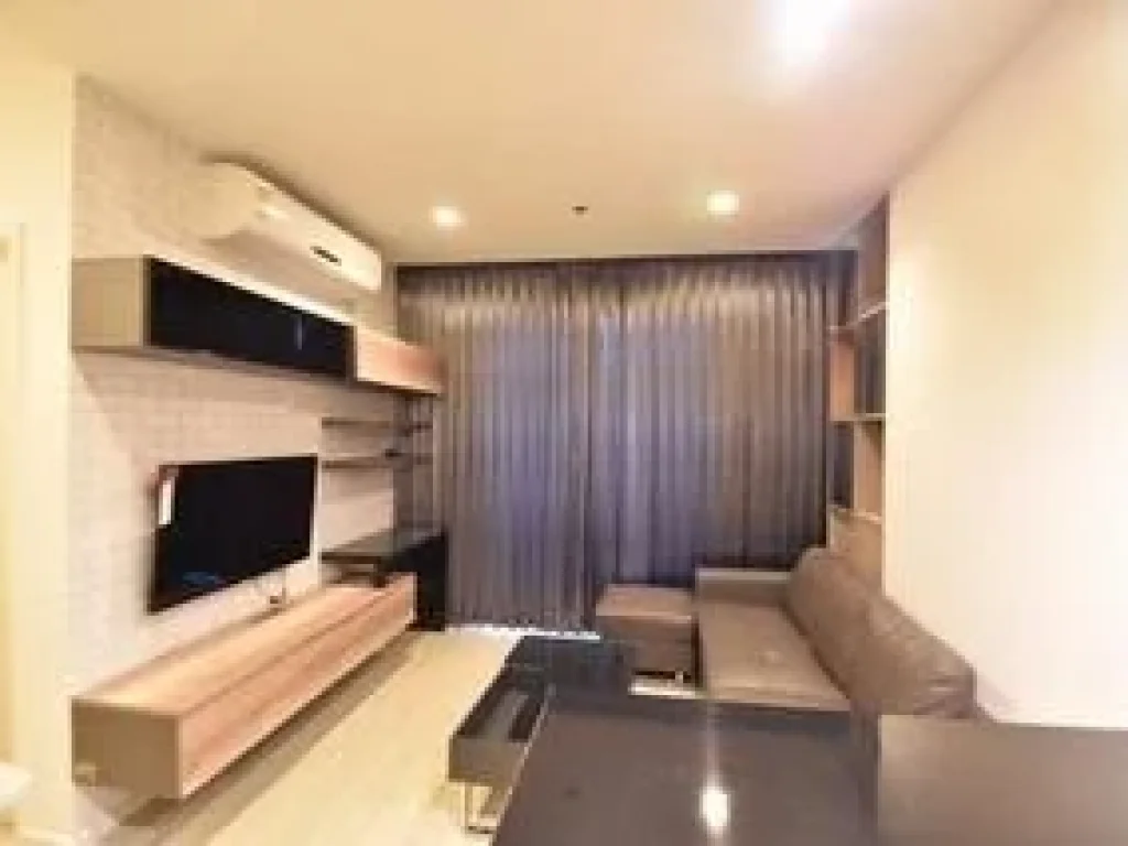 For Rent QUINN CONDO RATCHADA 17 2 bed 2 bath with nice furniture