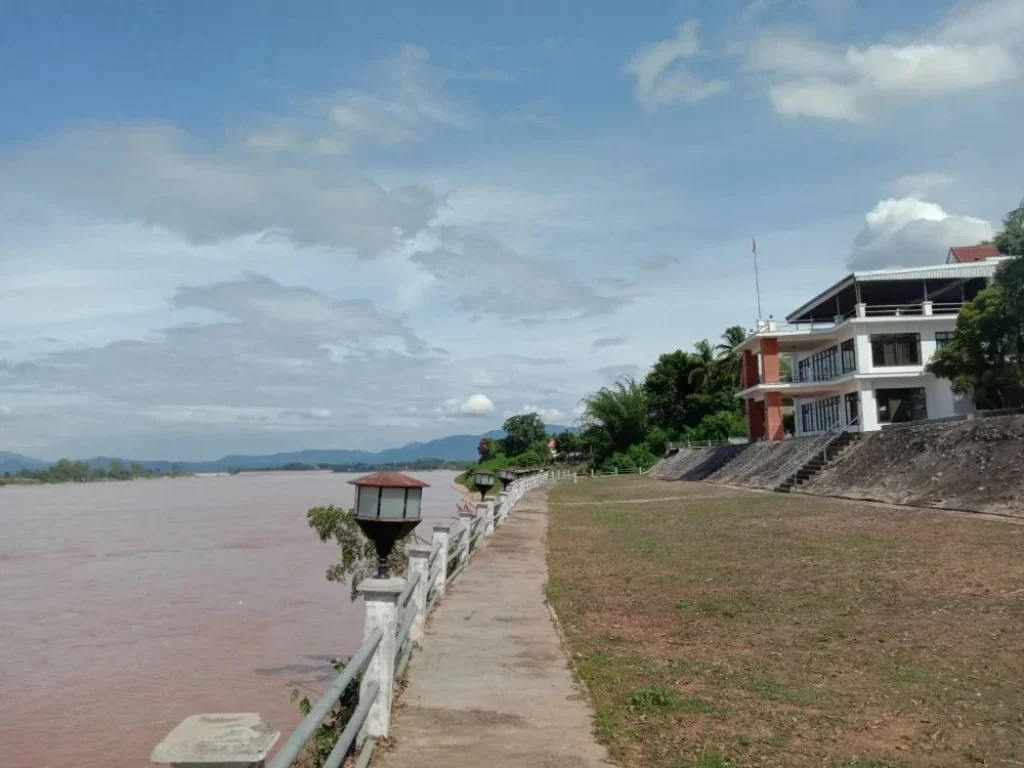 ขาย บ้านพร้อมที่ดิน แปลงสวยที่สุดในแถบเชียงแสน 3ไร่เศษ มุมมองวิวสวยของแม่น้ำโขง