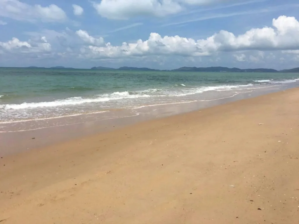 ขายที่ดินติดทะเลสนามบินอู่ตะเภา ชายหาดส่วนตัวสวยมาก ขนาด 11 ไร่