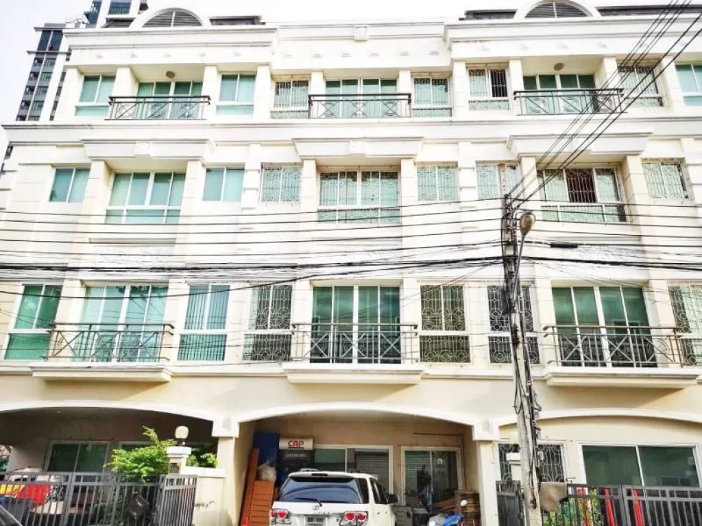 ขายด่วน Townhome 3 หลังหัวมุมแรกในโครงการ ติดกันและตีทะลุแล้วครับ ทำเลสวย