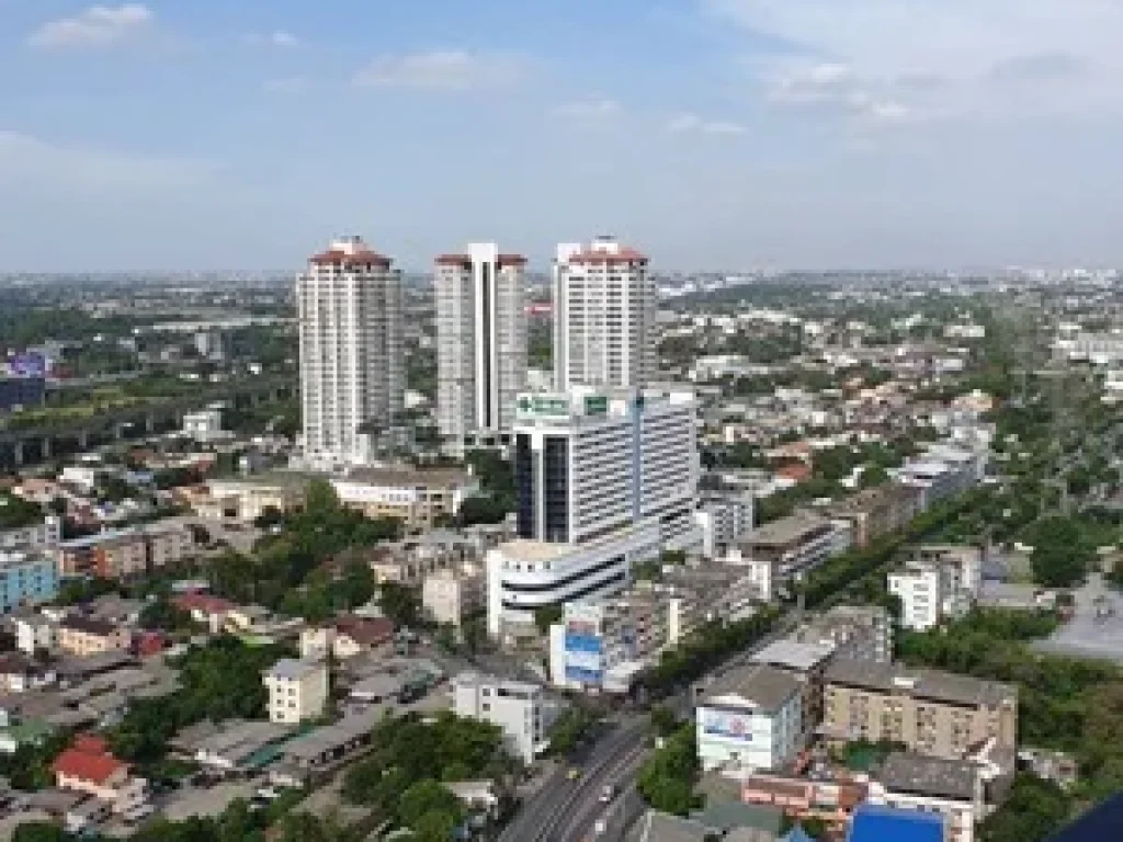 โครงการอัสสกาญจน์เพลสสี่แยกพัฒนาการ มีโครงการรถไฟฟ้าสีเหลืองตัดผ่าน และใกล้ airport link