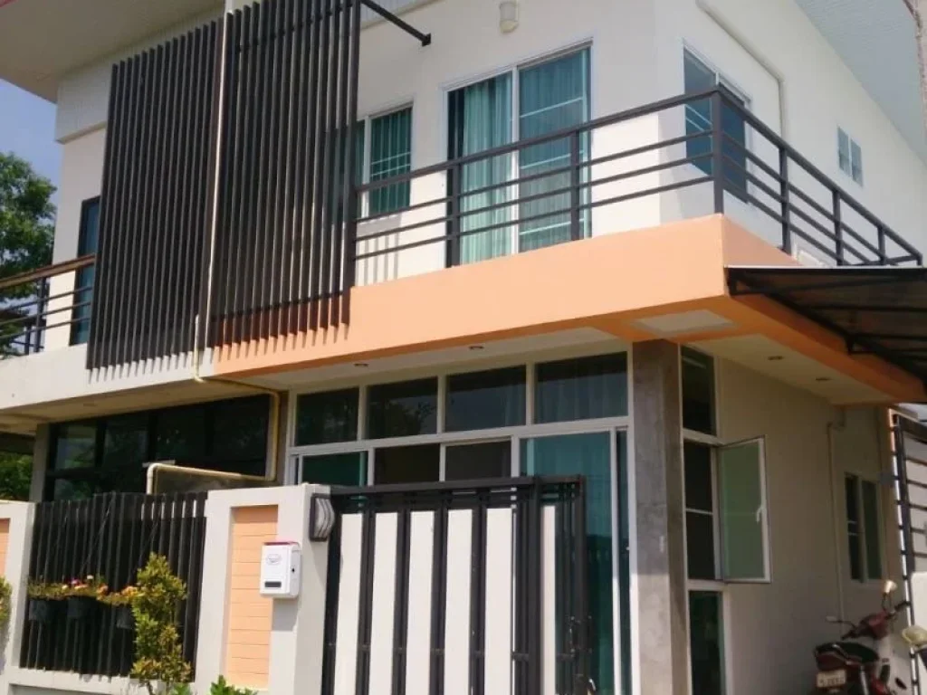 Quick Rent Nice Townhome in Mae-hia close to Macro Big C Rimping Kad Farang Village