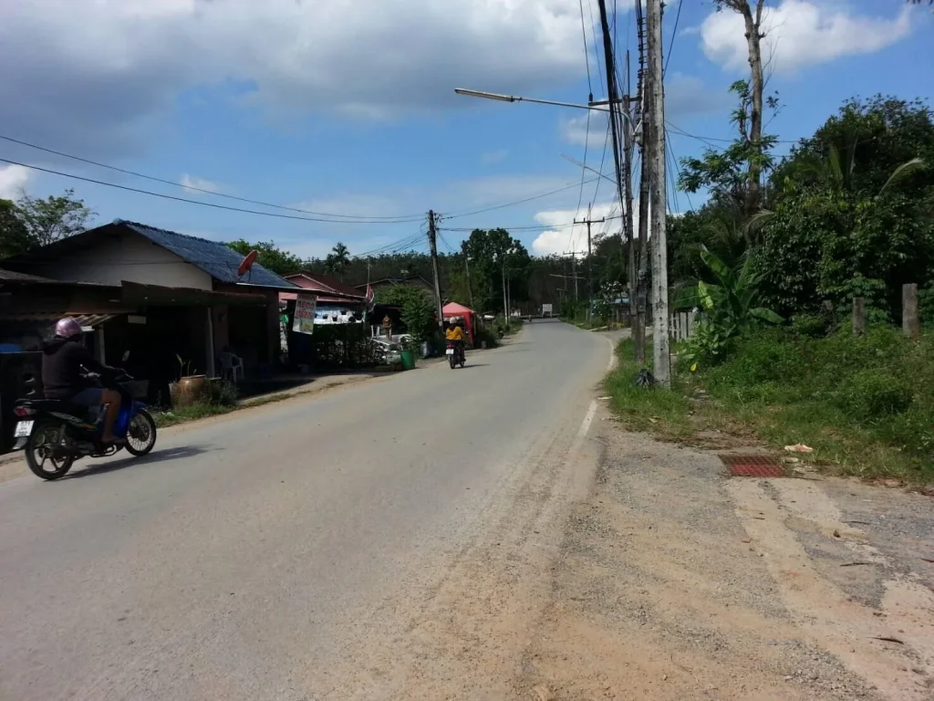 ขายที่ดินในซหินล้าน หน้าติดถนนบ้านลิพอน  บางกอก เนื้อที่ 85 ไร่ ขาย 4 ล้านต่อไร่