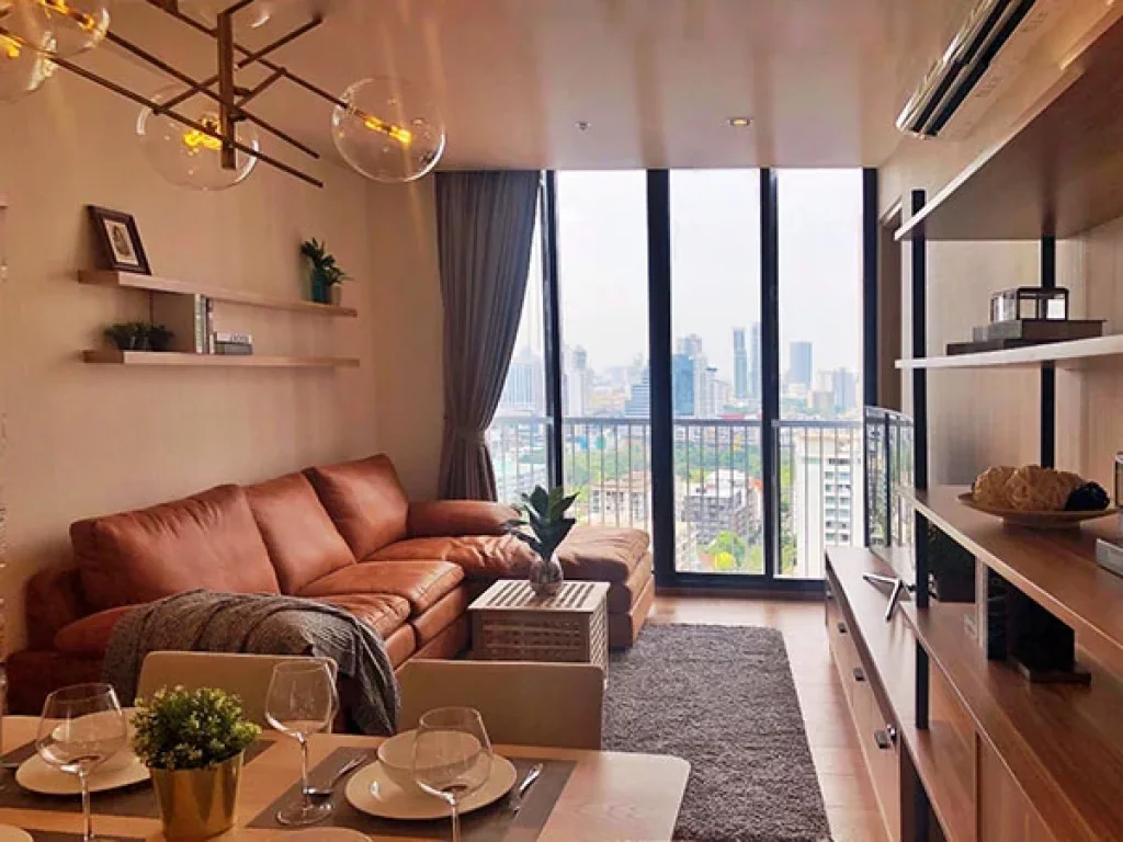 ขายด่วน คอนโดแต่งสวยที่ Park 24 สุขุมวิท 24 แบบ 2 ห้องนอน For Sale A Beautifully Décor and Furnished 2 Bed Unit at Park 24