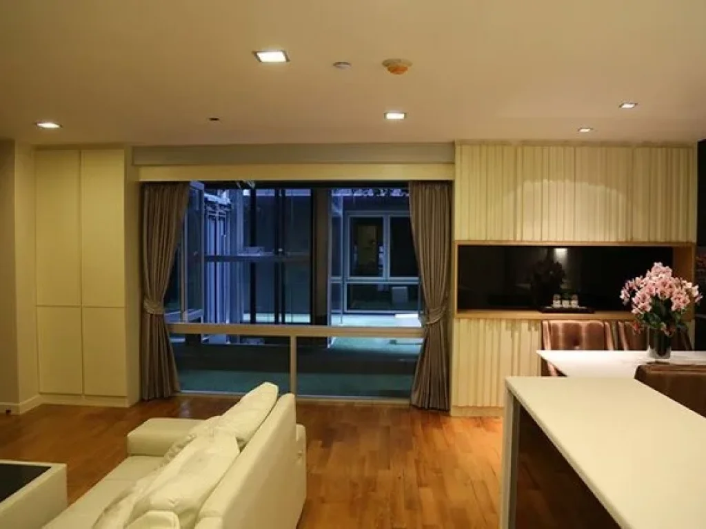 The Luxury condominium for rent 1bedroom 60 sqm Quad Silom 1min to BTS Chongnonsi