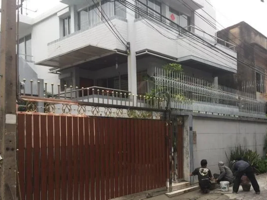 เช่า FOR RENT SINGLE HOUSE EKAMAI 3 beds 5 baths 60 Sqw50000 CLOSE BTS EKAMAI