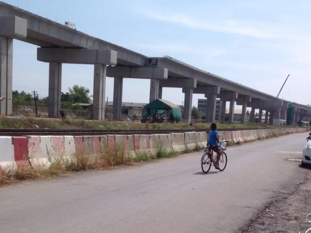 ที่ดินเปล่า 140 ตรว ติดแนวรถไฟฟ้าสายสีแดง รังสิต-บางซื่อ