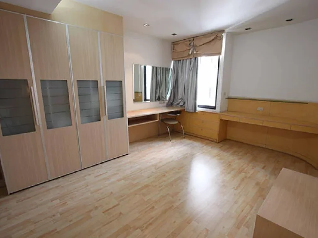 เช่าด่วน คอนโด Las Colinas สุขุมวิท ซอย 21 แบบ 2 ห้องนอน For Rent A Nice 2 Bedroom Unit right near MRT Sukhumvit