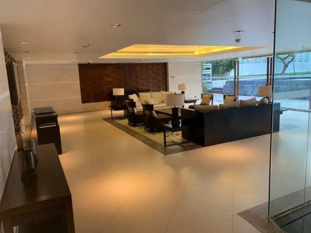 Penthouse Sukhumvit 301 Near Emquartier and Phrompong BTS