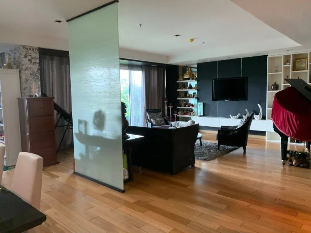 Penthouse Sukhumvit 301 Near Emquartier and Phrompong BTS