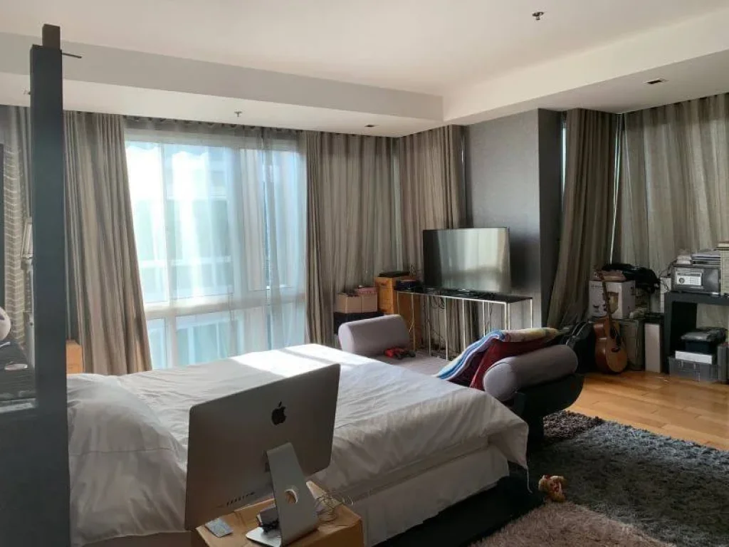 Penthouse Sukhumvit 301 Near Emquartier and Phrompong BTS