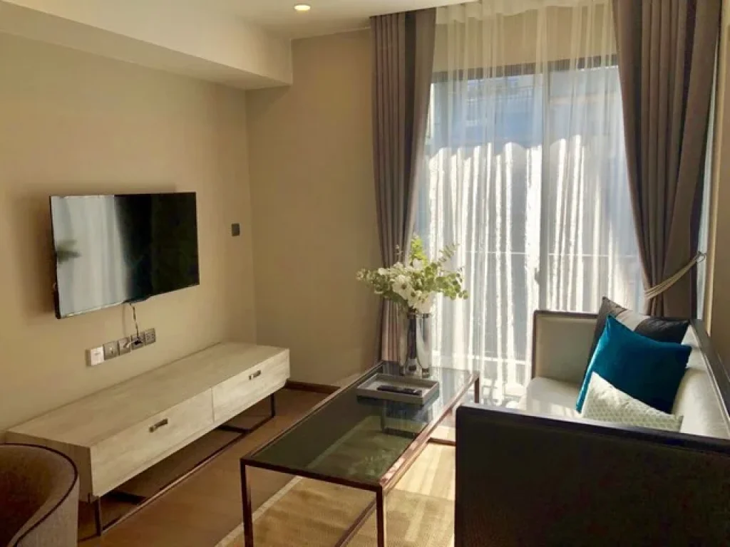 Rent Na Vara Residence condo 42 sqm Near BTS Central Embassy