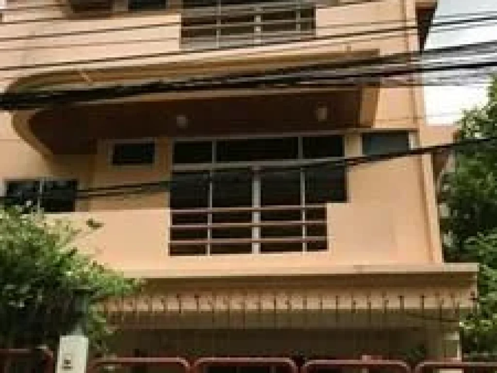 For rent 4 stories single house 4 bed 5 bath 2 parking Sukhumvit 31 close to emporium