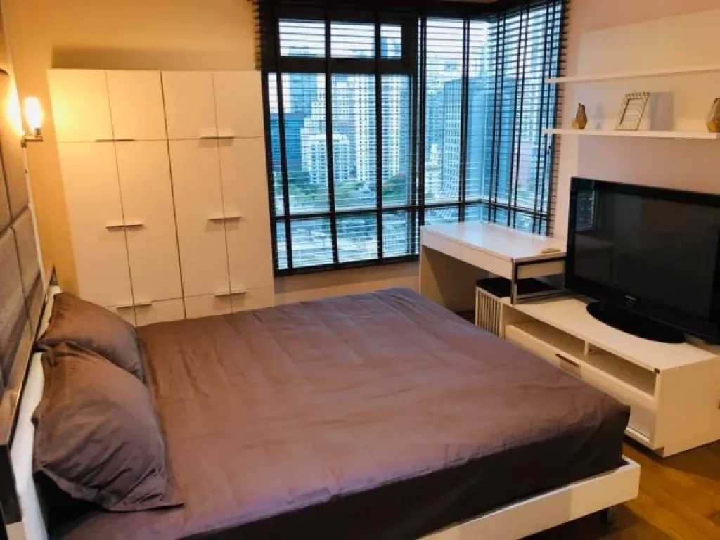 code4232 FOR RENT The Madison condo Can walk to BTS Phrompong for 5 minutes