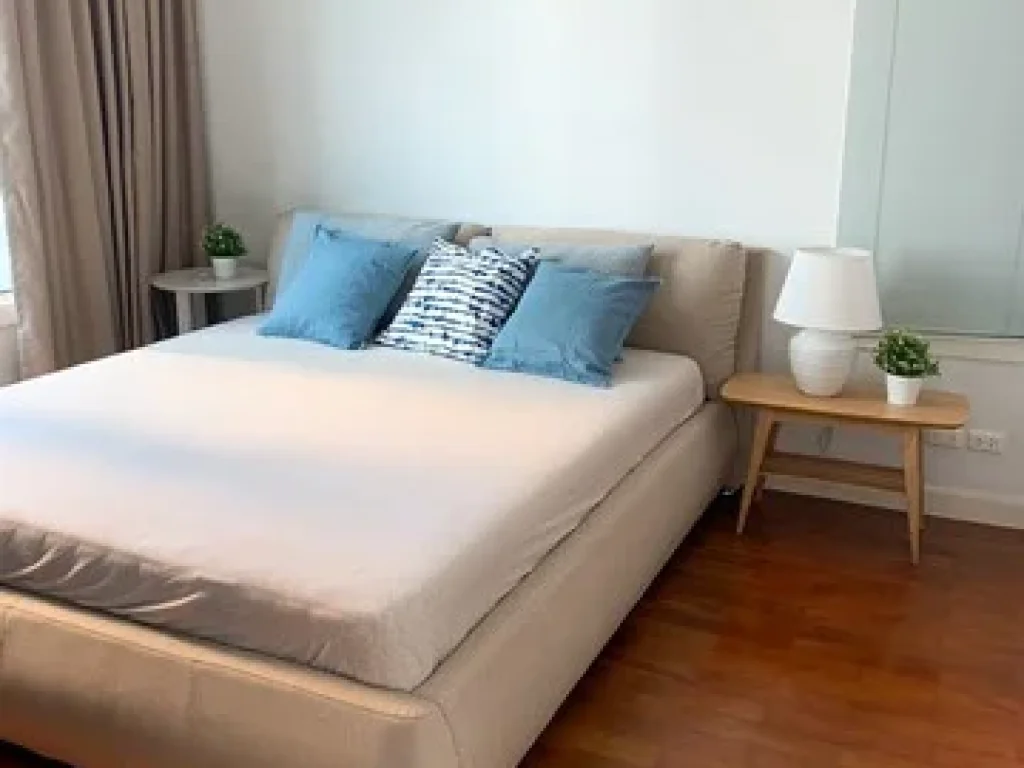 Siri Residence Sukhumvit 24 clean 17th floor beautiful view BTS Phrom Phong