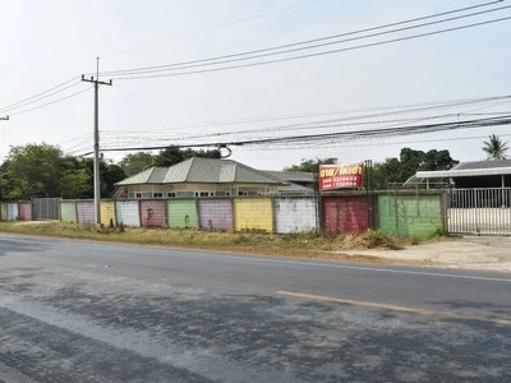 ขายที่ดินพร้อมสถานที่บริเวณใช้สอยเป็นลานปูนซีเมนต์ทั้งหมด