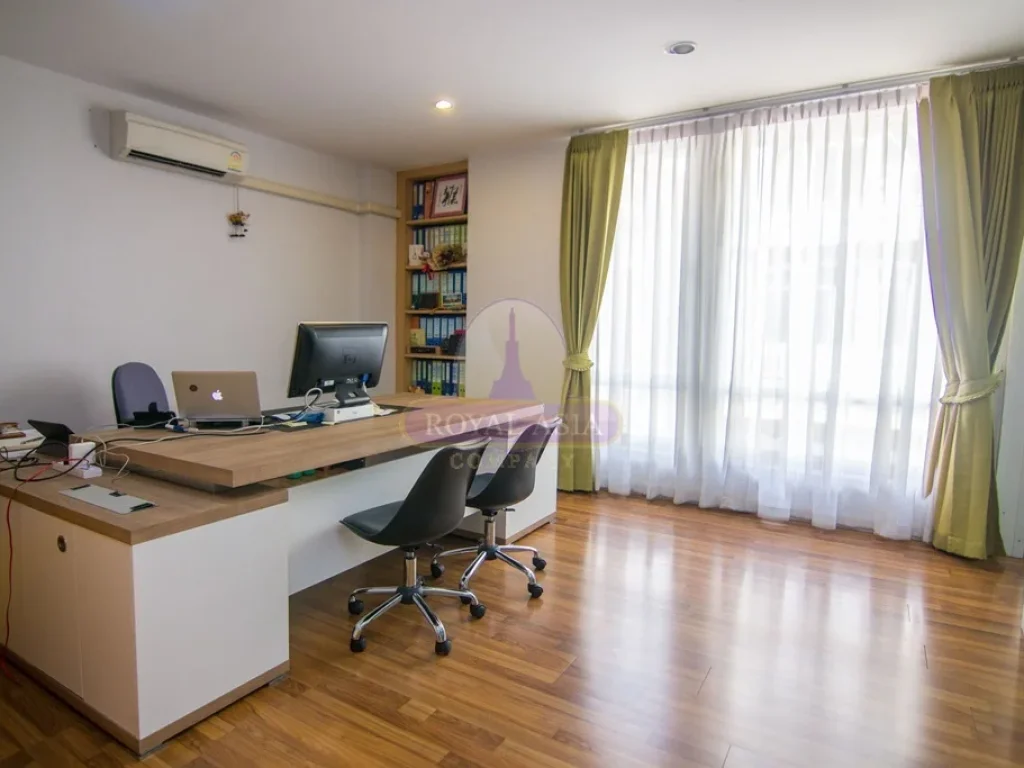 Large Executive Home-OfficeTownhome for Sale Udom Suk for Sale