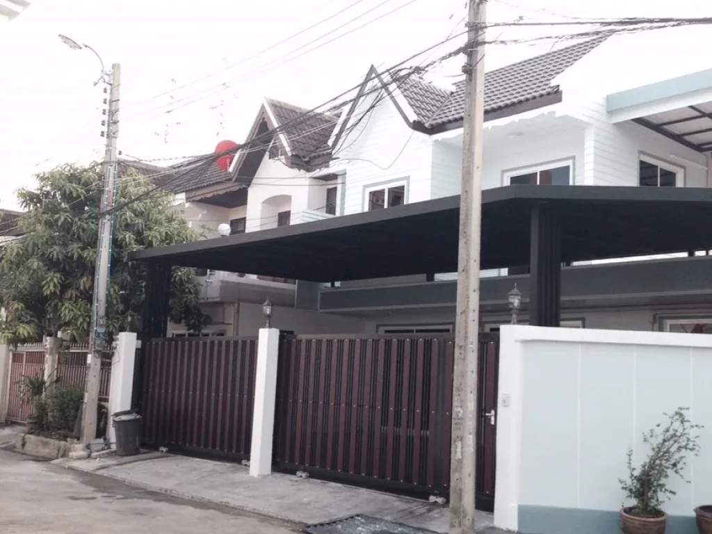 H 444 House For Rent ตกแต่งใหม่ ย่านห้วยขวาง บ้านสวยสภาพดี จอดรถได้ 3 คัน พร้อมเฟอร์นิเจอร์ ราคา 40000 บาท