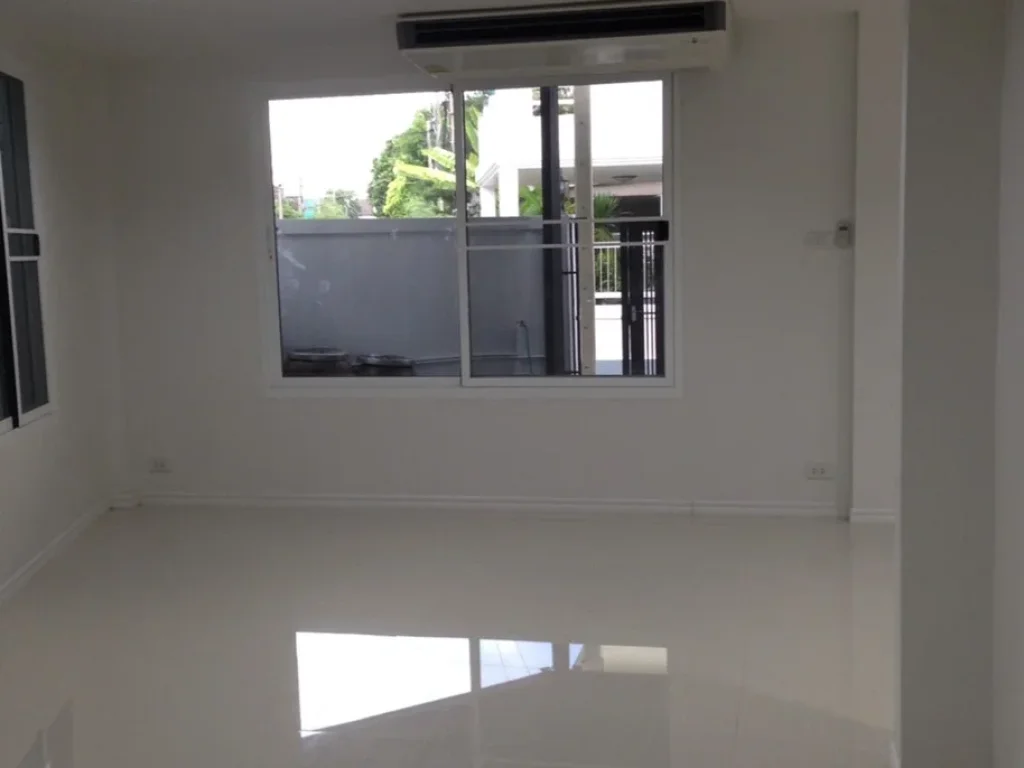 H 444 House For Rent ตกแต่งใหม่ ย่านห้วยขวาง บ้านสวยสภาพดี จอดรถได้ 3 คัน พร้อมเฟอร์นิเจอร์ ราคา 40000 บาท