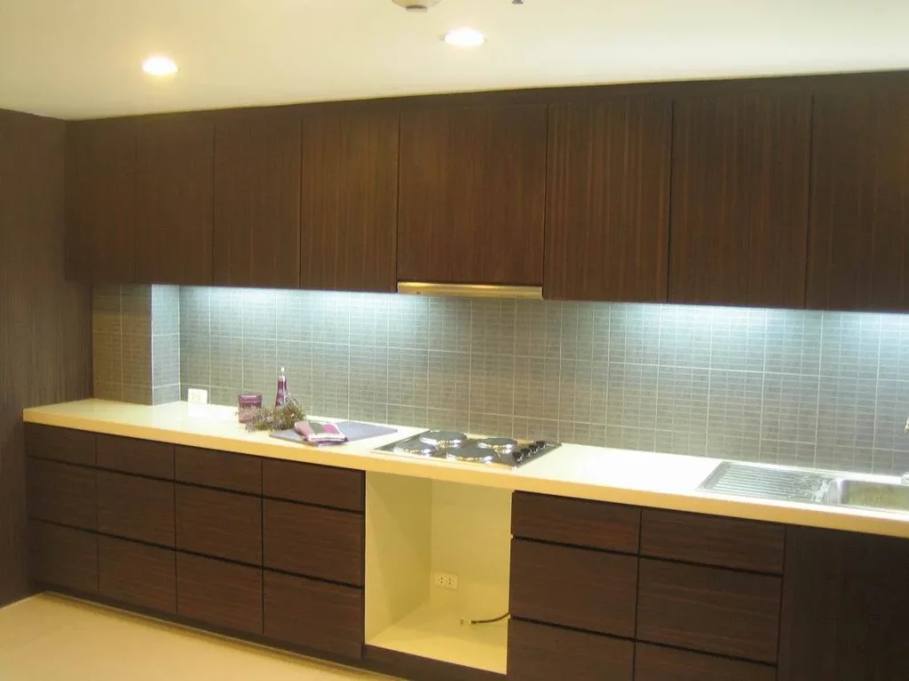 ให้เช่า ห้องใหญ่พื้นที่เยอะ แบบ 2 ห้องนอนที่สุขุมวิท 23 For Rent Spacious 2 Bedroom Unit at Sukhumvit 23