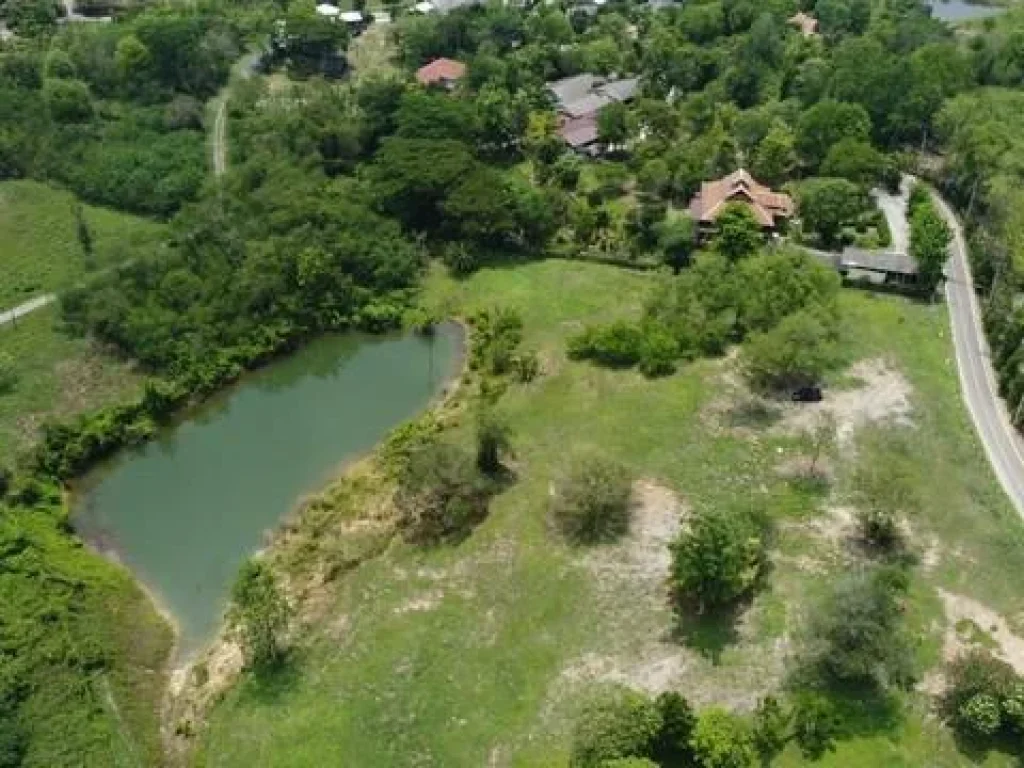 ที่ดินเนินสโลปติดถนน 180 เมตร ในเขตชุมชนใกล้มือง