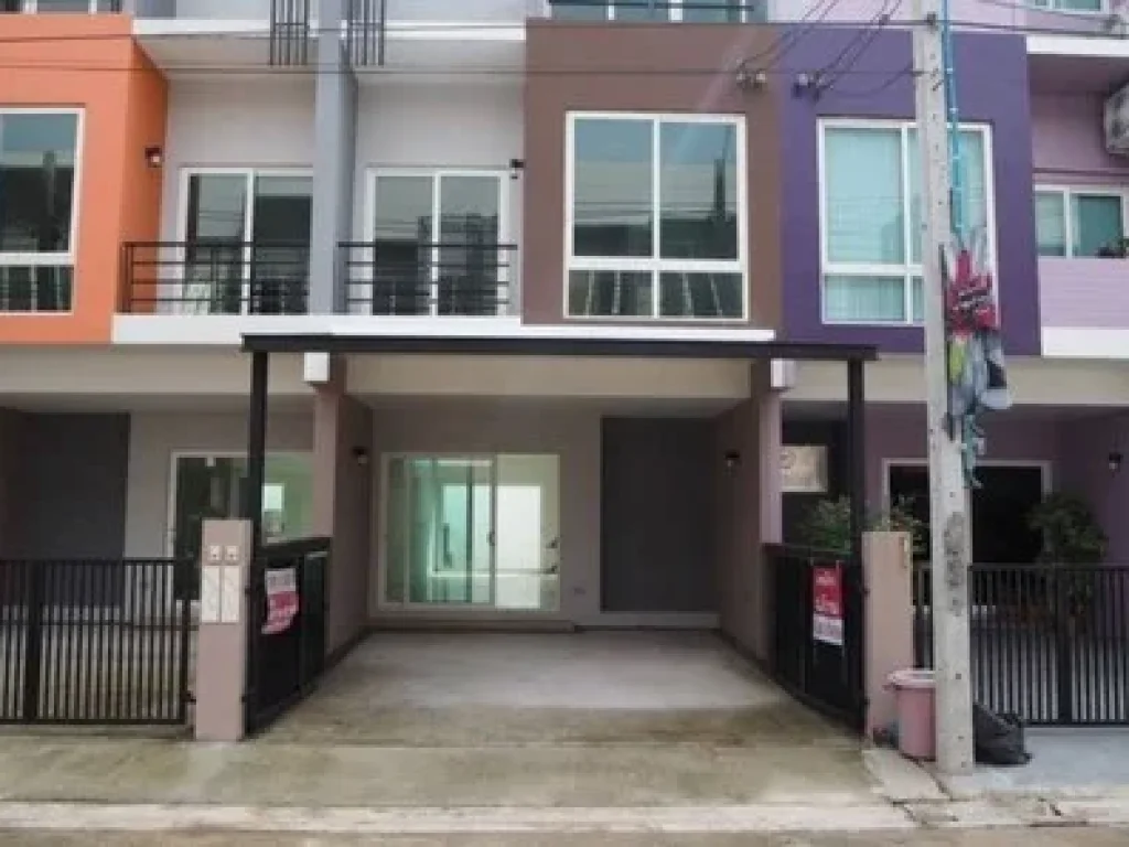 ให้เช่า Town Home 3 ชั้น สไตล์โมเดิร์น ย่านรามอินทรา 231ตรว Greenwich กรีนนิช รามอินทรา