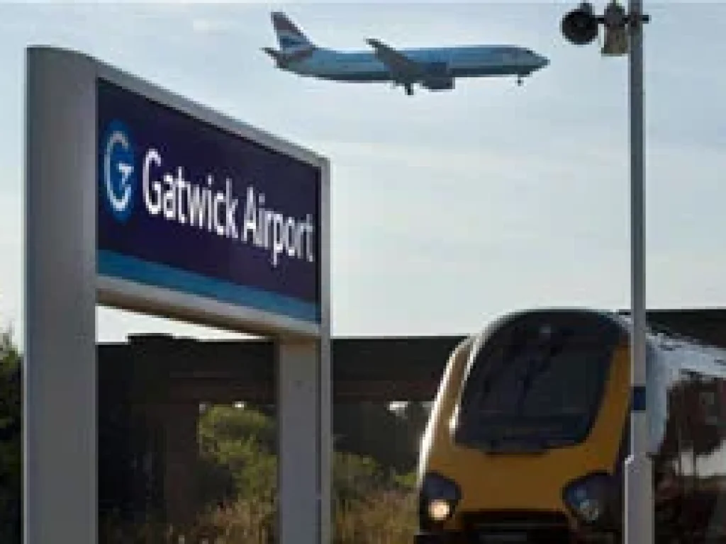 ขายที่จอดรถ สนามบิน Gatwick London UK การันตีรายได้ค่าเช่า 8 ต่อปี