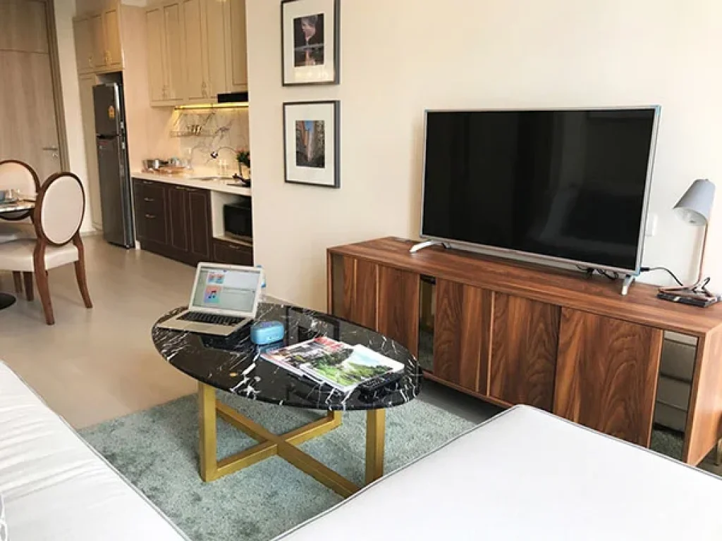 เช่าด่วน ห้องสวย พื้นที่กว้าง modern แบบ 1 ห้องนอน ที่ คอนโด Noble เพลินจิต For Rent A Beautiful and Spacious 1 Bed Unit at Noble Ploenchit