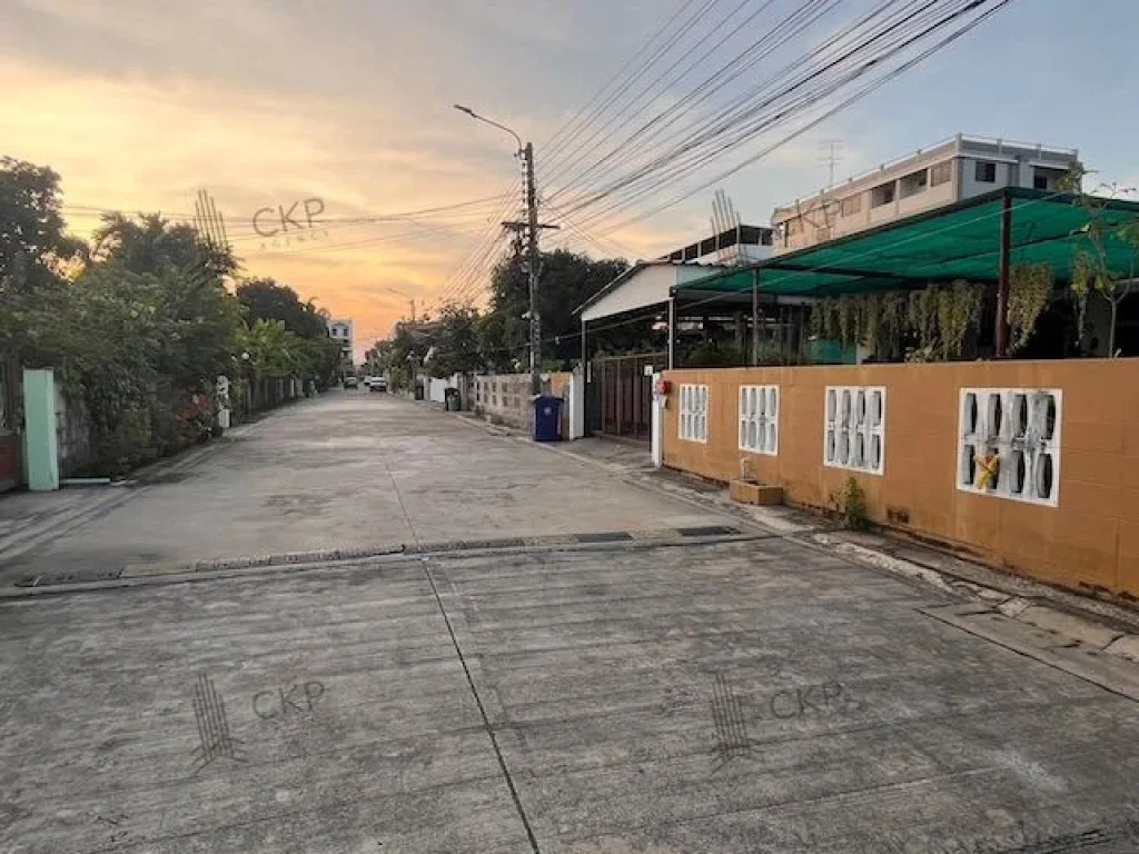 ที่ดินพร้อมบ้าน ทำเลดี ใกล้รถไฟฟ้า 3 สาย หมู่บ้านเงียบสงบ