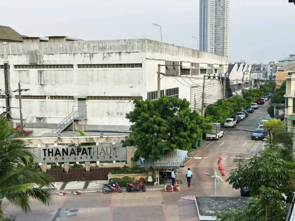 ทาวน์โฮมหรู 3 ชั้น ธนาพัฒน์ เฮ้าส์ - Thanapat Haus Sathorn -