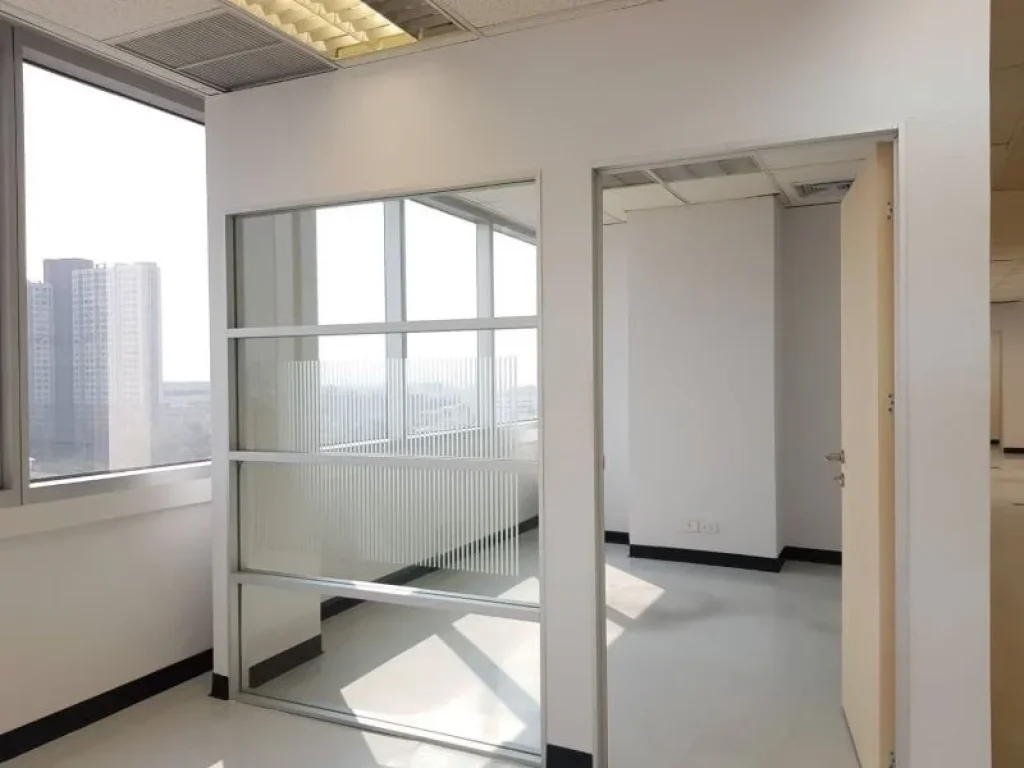 Sqm fully furnished office space walking distance to BTSEkkamai